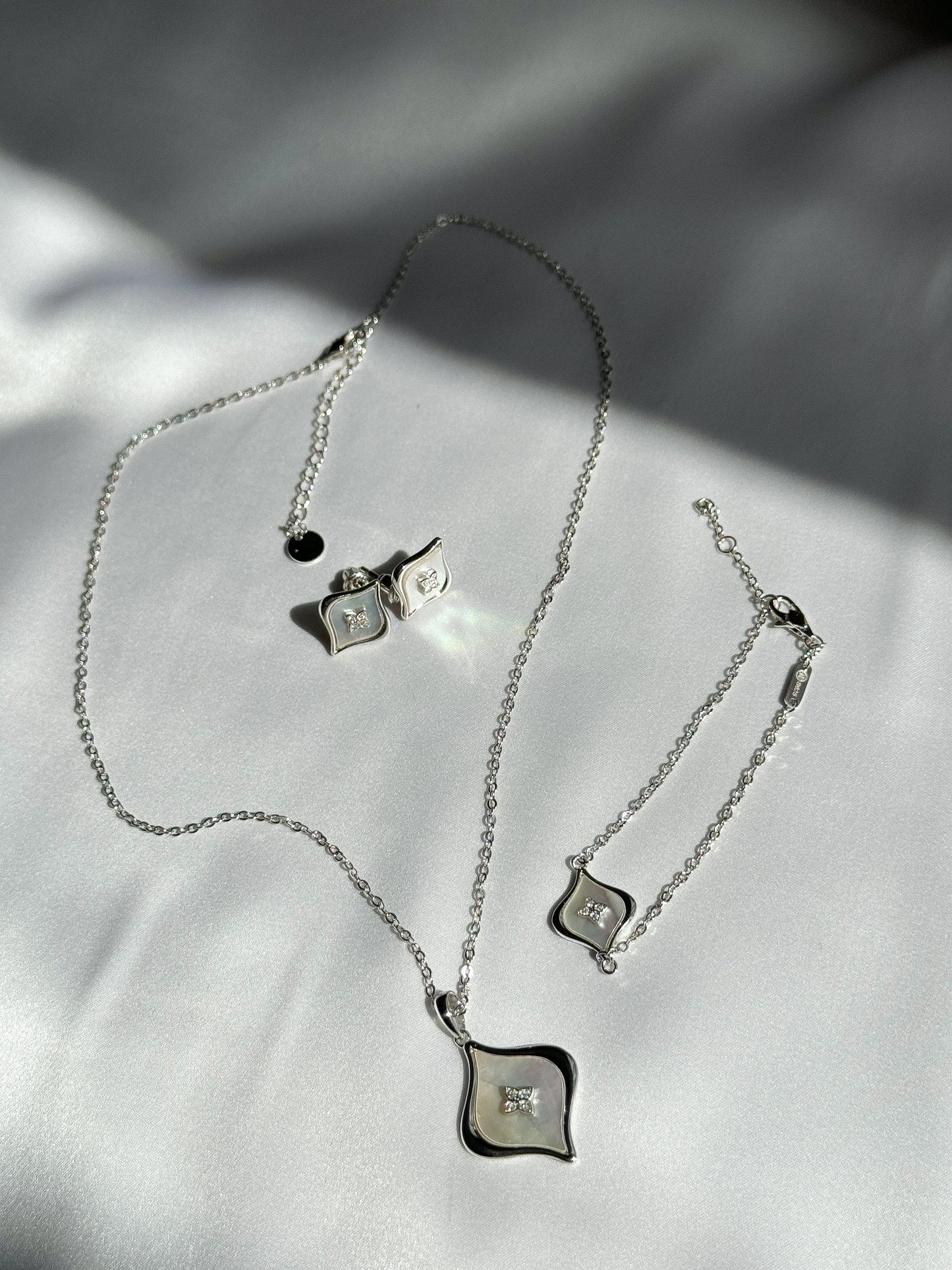 Elysian Bloom Silver  set