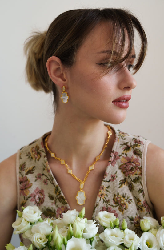 MOTHER OF PEARL AND VELURA GOLD SET