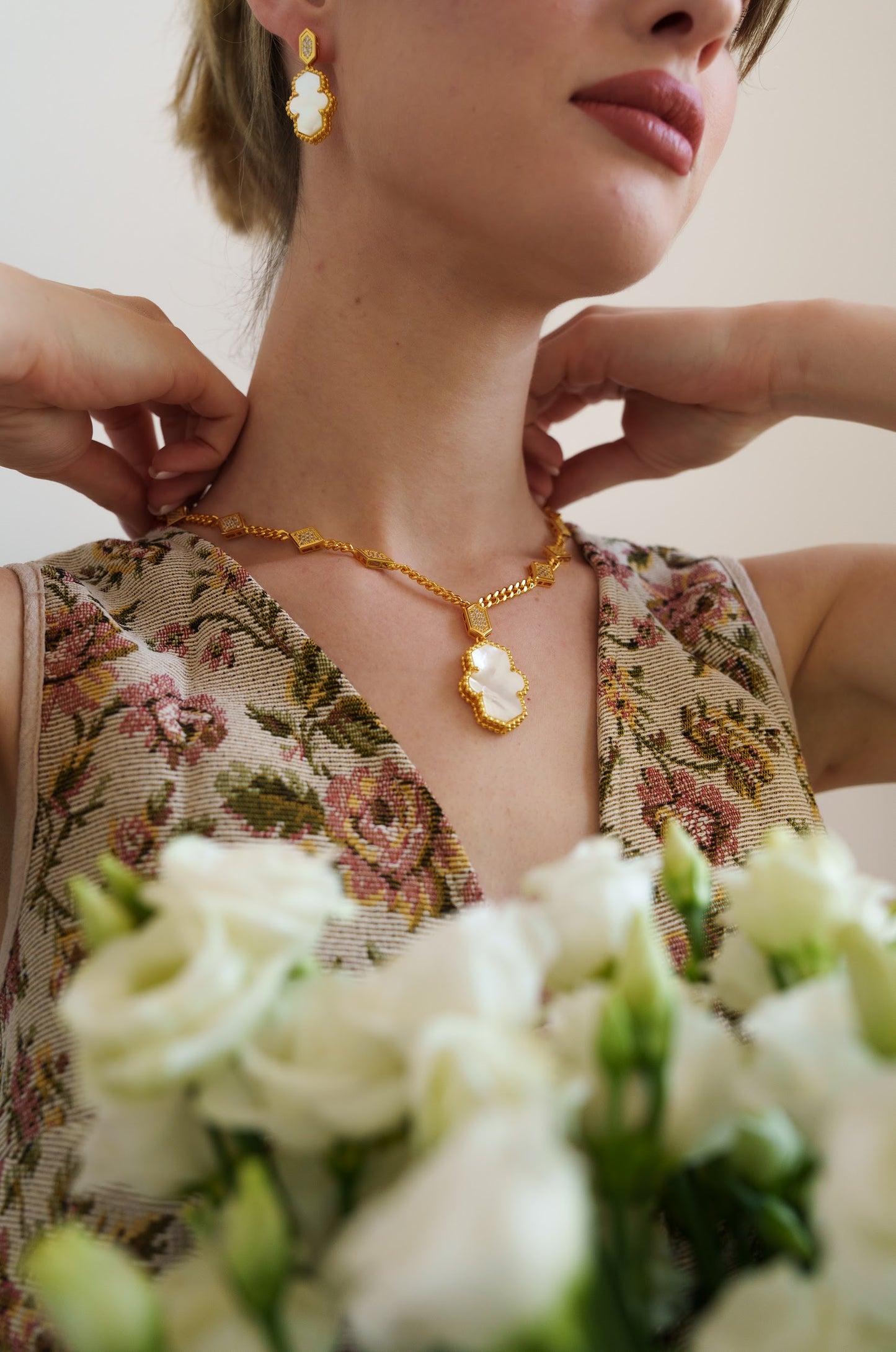 MOTHER OF PEARL AND VELURA GOLD SET